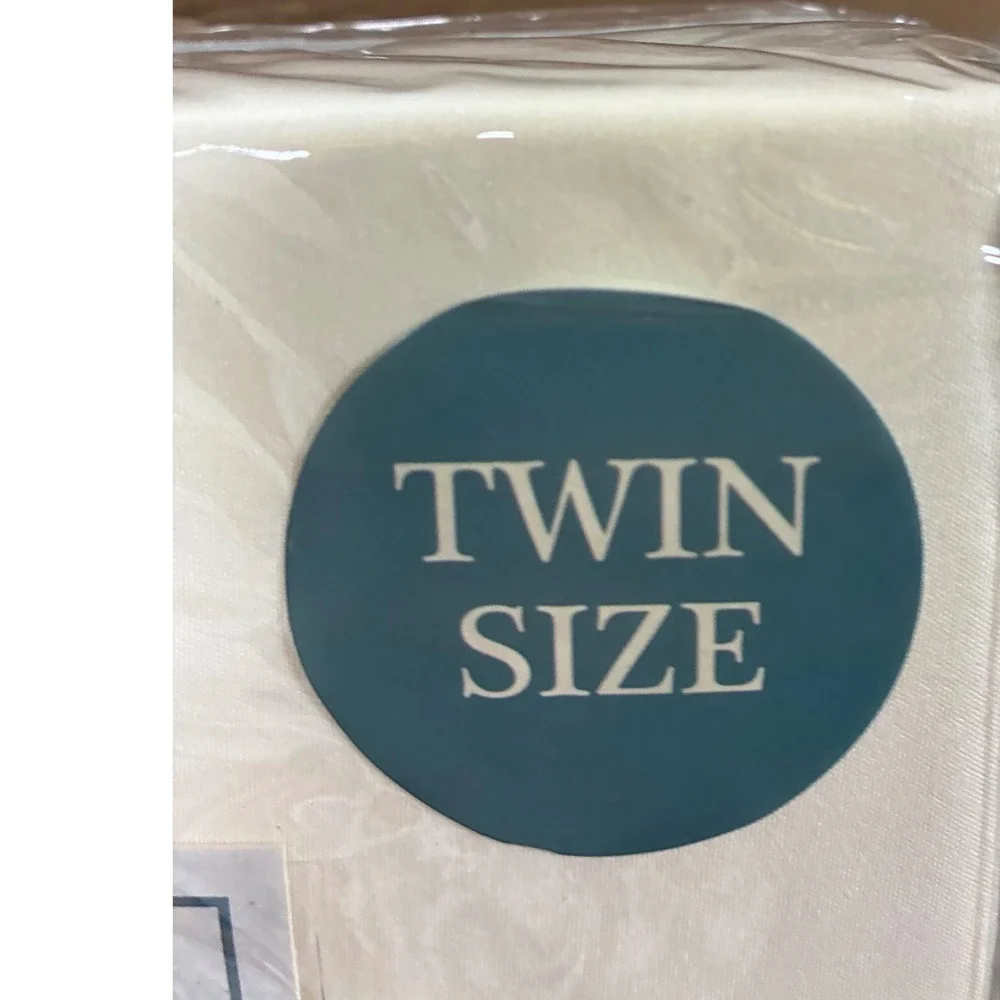 Bedding Essentials Home Twin 3 Piece Sheet Set Ivory Wrinkle Resistant New